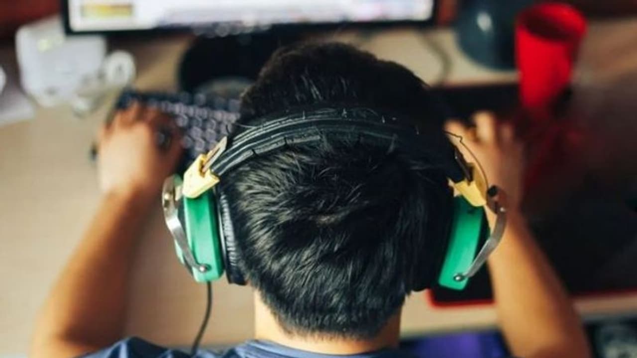 मध्य प्रदेश का शॉकिंग मामला कईयों को सबक: बेटे ने खुद के लिए चुनी दर्दनाक मौत, परिजन बोले आप संभल जाओ नहीं तो मध्य प्रदेश का शॉकिंग मामला कईयों को सबक: बेटे ने खुद के लिए चुनी दर्दनाक मौत, परिजन बोले आप संभल जाओ नहीं तो