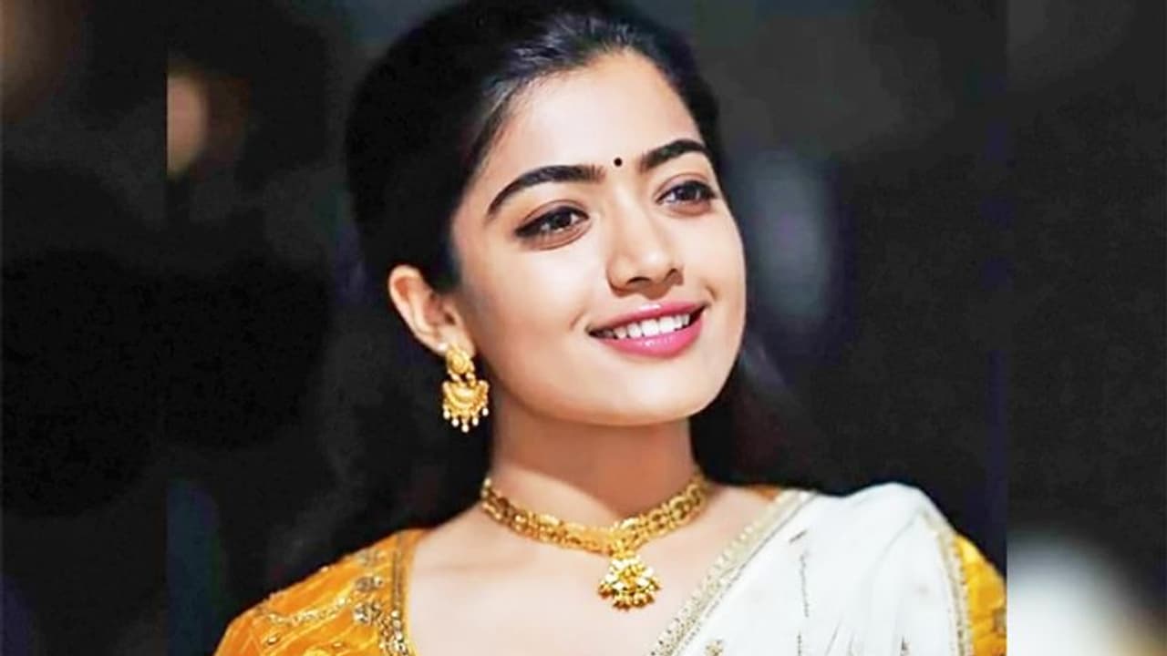 Rashmika : ఇంకో పాన్ ఇండియా ఫిల్మ్ లో రష్మిక,మిగతా హీరోయిన్స్ కుళ్లు కోవటమే Rashmika : ఇంకో పాన్ ఇండియా ఫిల్మ్ లో రష్మిక,మిగతా హీరోయిన్స్ కుళ్లు కోవటమే