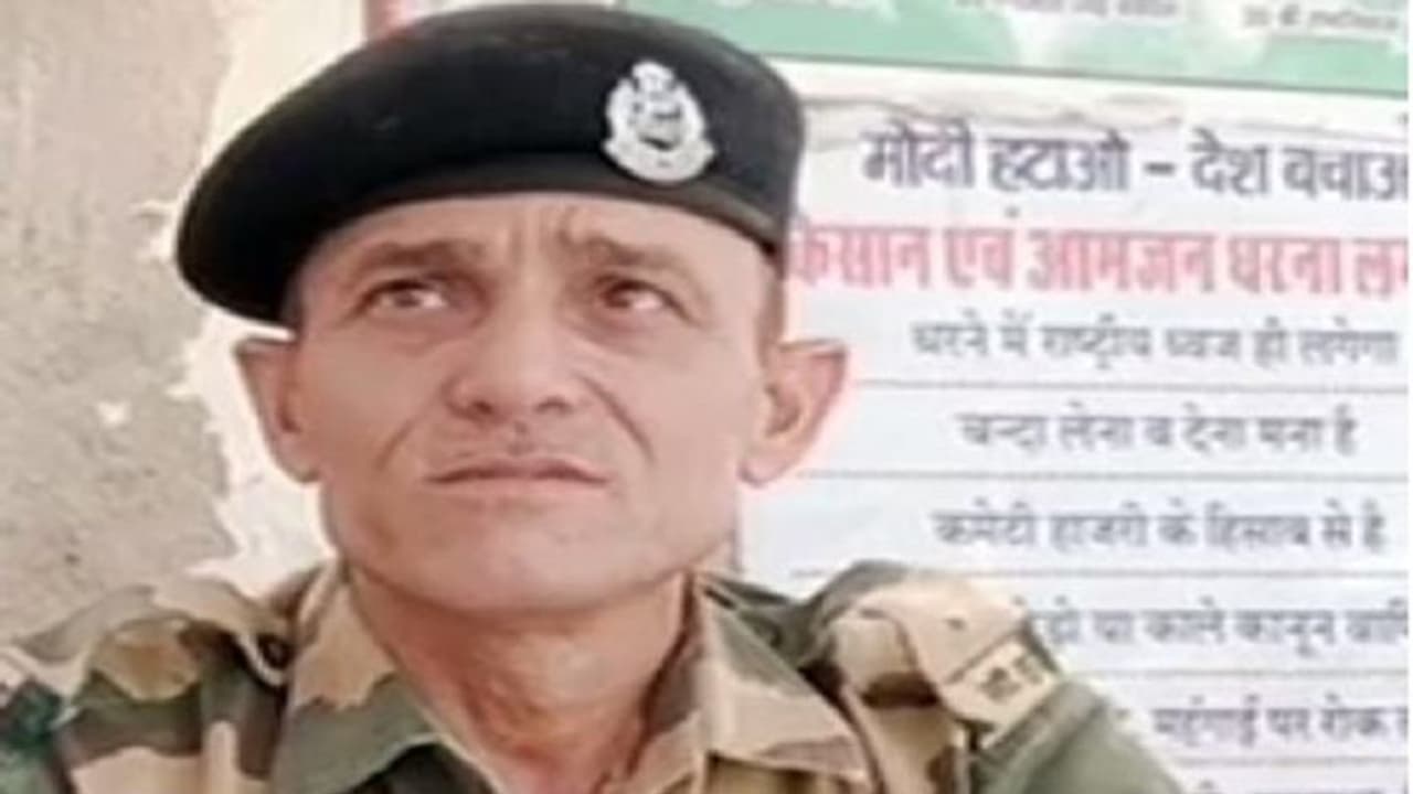 सैनिक की सिस्टम से जंग, पट्टे के लिए कलेक्ट्रेट पर दिया धरना सैनिक की सिस्टम से जंग, पट्टे के लिए कलेक्ट्रेट पर दिया धरना