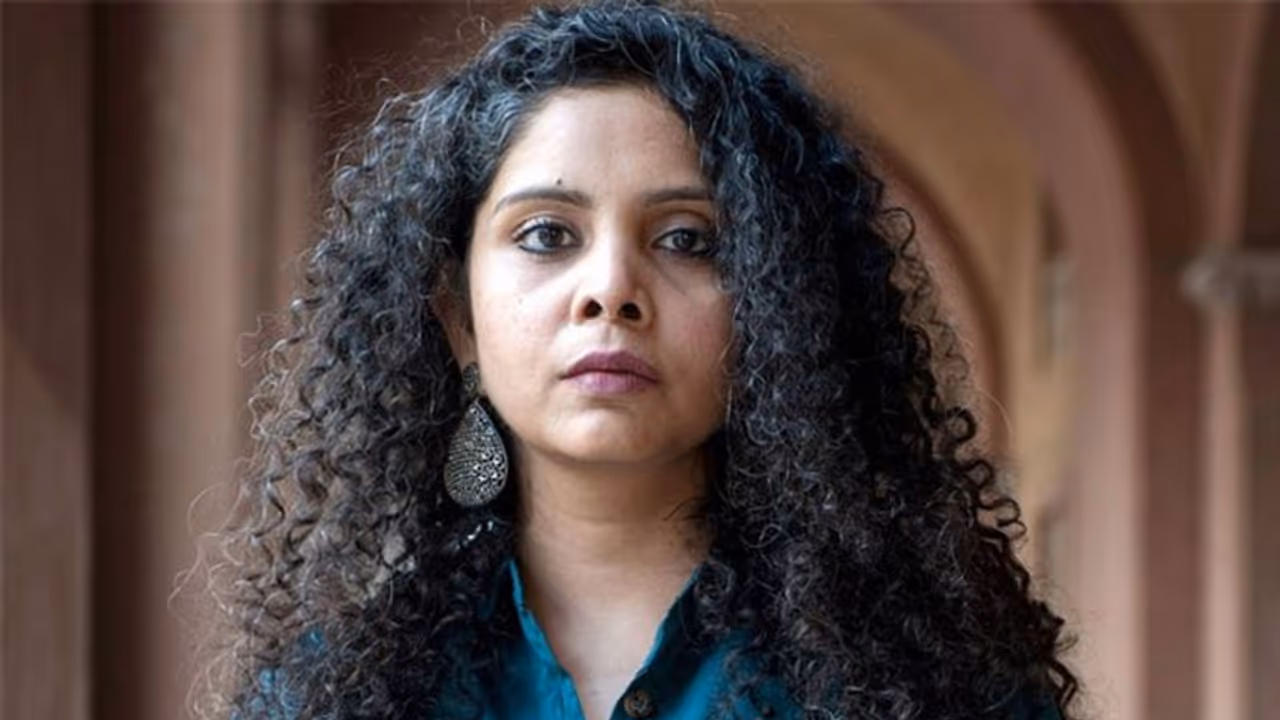 The Kashmir Files पर कंट्रोवर्सी खड़ी करने वालीं जर्नलिस्ट राणा अयूब सोशल मीडिया पर फिर ट्रेंड, अब ये है वजह The Kashmir Files पर कंट्रोवर्सी खड़ी करने वालीं जर्नलिस्ट राणा अयूब सोशल मीडिया पर फिर ट्रेंड, अब ये है वजह