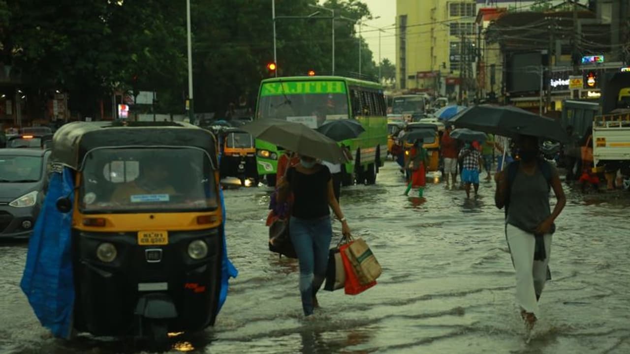Kerala Rain: അതിതീവ്ര മഴയ്ക്ക് സാധ്യത; പത്തനംതിട്ടയിൽ ഓറഞ്ച് അലേർട്ട് ; ജാഗ്രത പാലിക്കണമെന്ന് മുന്നറിയിപ്പ് Kerala Rain: അതിതീവ്ര മഴയ്ക്ക് സാധ്യത; പത്തനംതിട്ടയിൽ ഓറഞ്ച് അലേർട്ട് ; ജാഗ്രത പാലിക്കണമെന്ന് മുന്നറിയിപ്പ്
