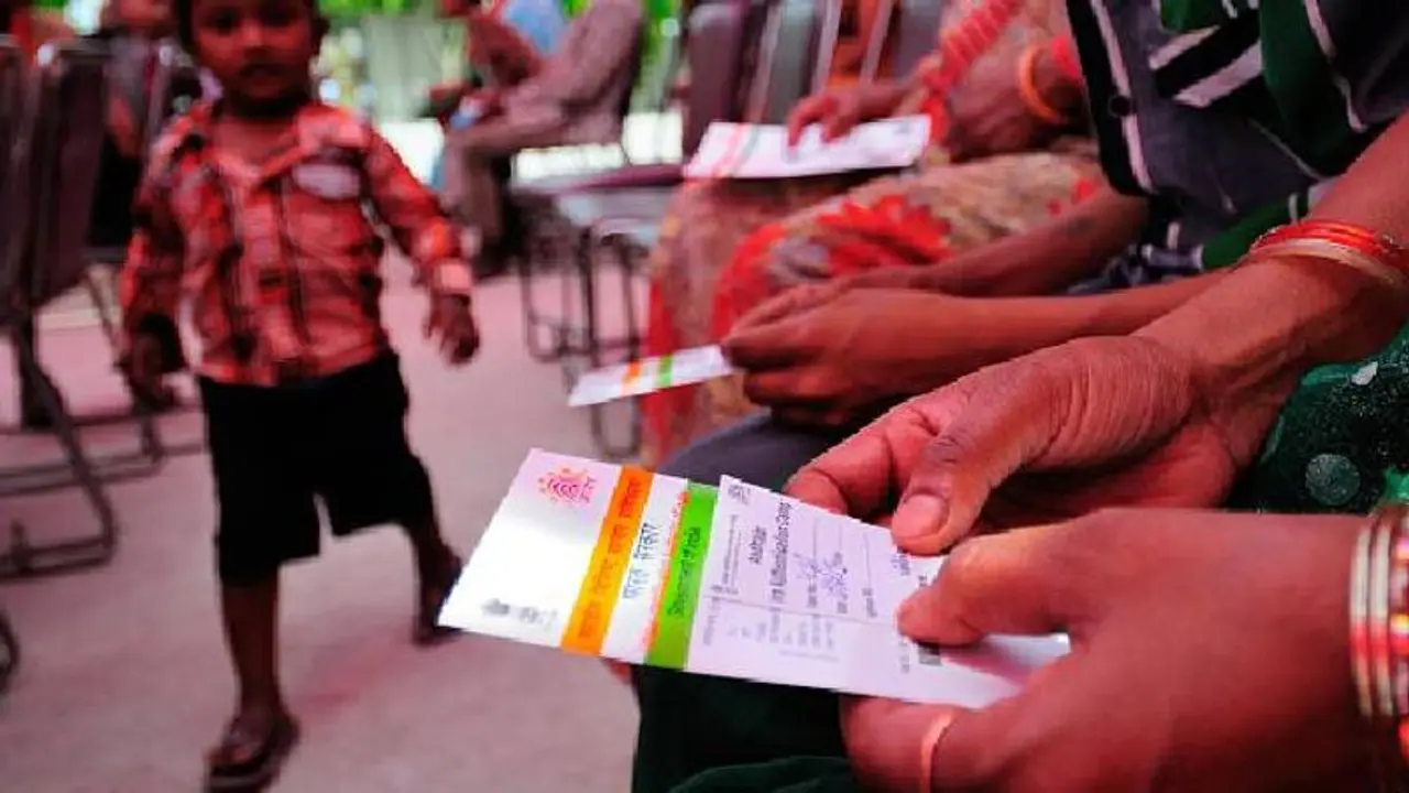 ಗ್ಯಾರಂಟಿ ಭಾಗ್ಯಕ್ಕಾಗಿ ಆಧಾರ್ ತಿದ್ದುಪಡಿಗೆ ಮುಗಿಬಿದ್ದ ಜನ..! ಗ್ಯಾರಂಟಿ ಭಾಗ್ಯಕ್ಕಾಗಿ ಆಧಾರ್ ತಿದ್ದುಪಡಿಗೆ ಮುಗಿಬಿದ್ದ ಜನ..!