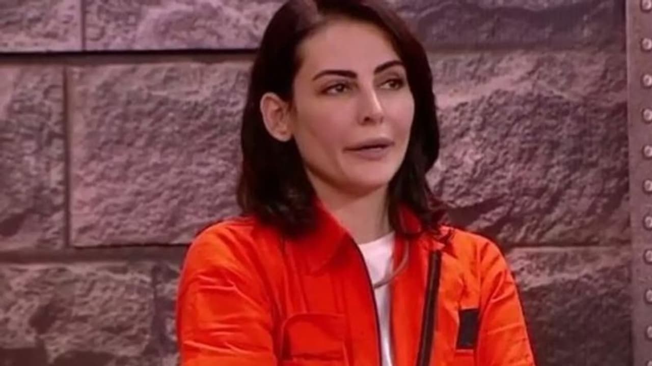 ಖ್ಯಾತ ನಿರ್ದೇಶಕನ ಜೊತೆ ಅಫೇರ್ ಇತ್ತು, ಗರ್ಭಿಣಿಯಾದೆ ಎಂದು ದೂರ ಸರಿದ; ಕಣ್ಣೀರಿಟ್ಟ ಮಂದನಾ ಕರೀಮಿ ಖ್ಯಾತ ನಿರ್ದೇಶಕನ ಜೊತೆ ಅಫೇರ್ ಇತ್ತು, ಗರ್ಭಿಣಿಯಾದೆ ಎಂದು ದೂರ ಸರಿದ; ಕಣ್ಣೀರಿಟ್ಟ ಮಂದನಾ ಕರೀಮಿ