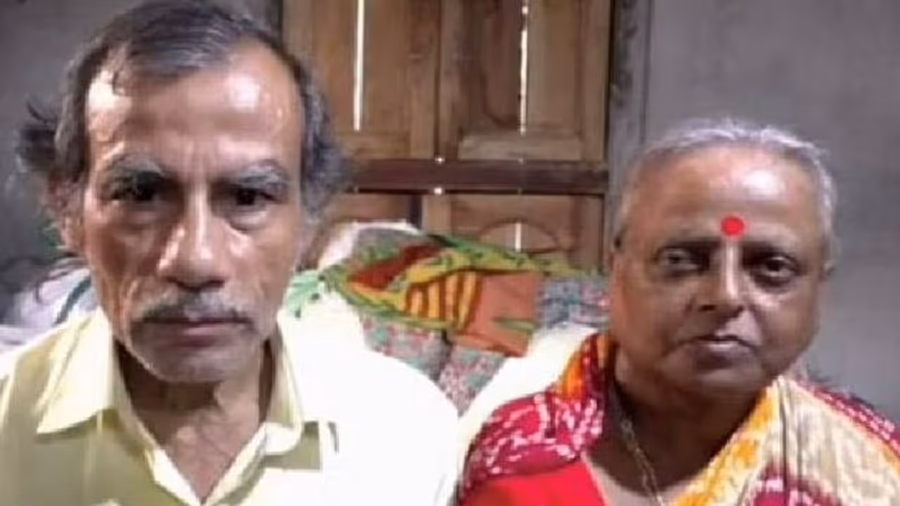 വൃദ്ധസദനത്തിൽ വച്ച് പ്രണയം, താങ്ങായിരിക്കാൻ വിവാഹം, പ്രണയത്തിന് പ്രായമില്ലെന്ന് തെളിയിച്ച് വൃദ്ധദമ്പതികള് വൃദ്ധസദനത്തിൽ വച്ച് പ്രണയം, താങ്ങായിരിക്കാൻ വിവാഹം, പ്രണയത്തിന് പ്രായമില്ലെന്ന് തെളിയിച്ച് വൃദ്ധദമ്പതികള്