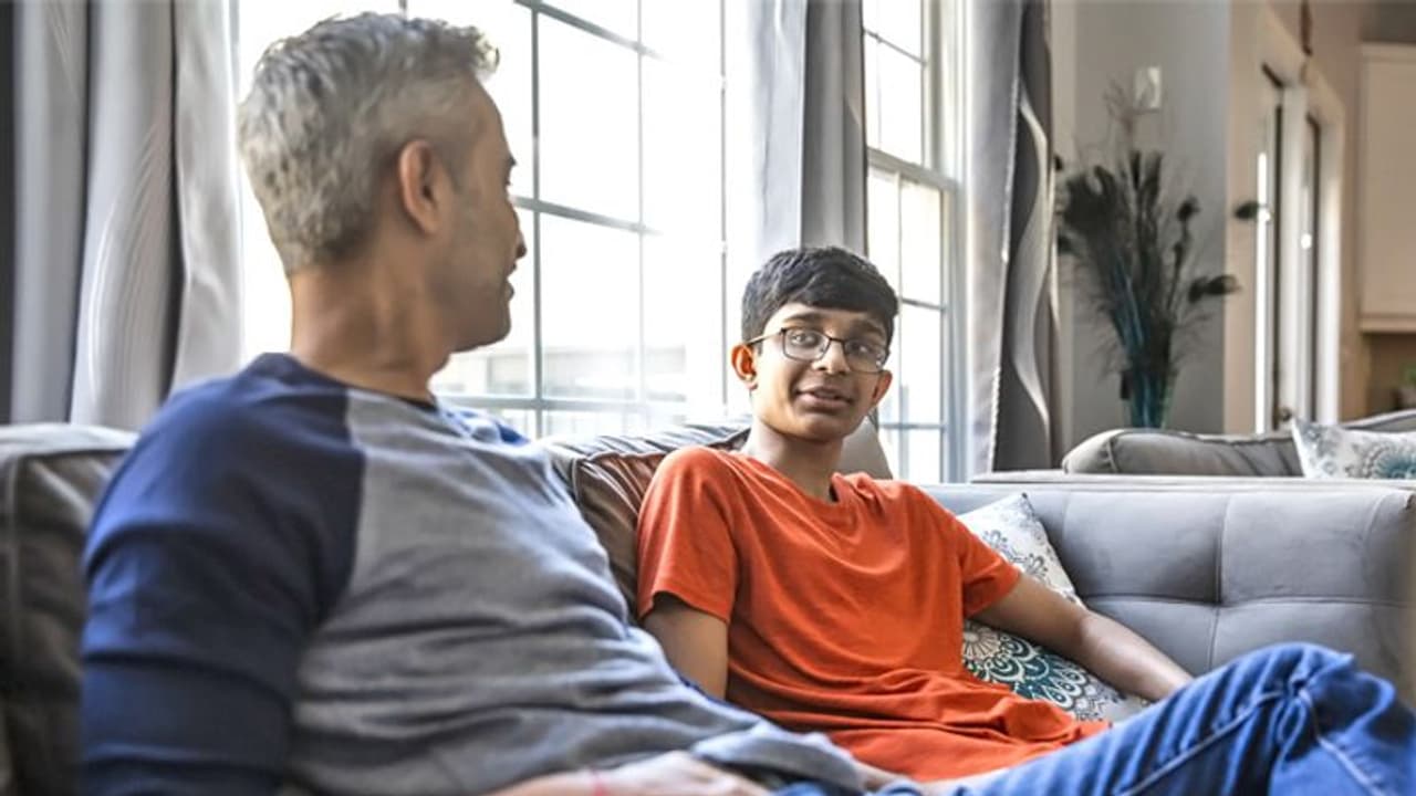 बेटे ने पूछा “क्यों समाज में किसी को ज्यादा तो किसी को कम सम्मान मिलता है?” पिता ने बताई ये खास वजह बेटे ने पूछा “क्यों समाज में किसी को ज्यादा तो किसी को कम सम्मान मिलता है?” पिता ने बताई ये खास वजह