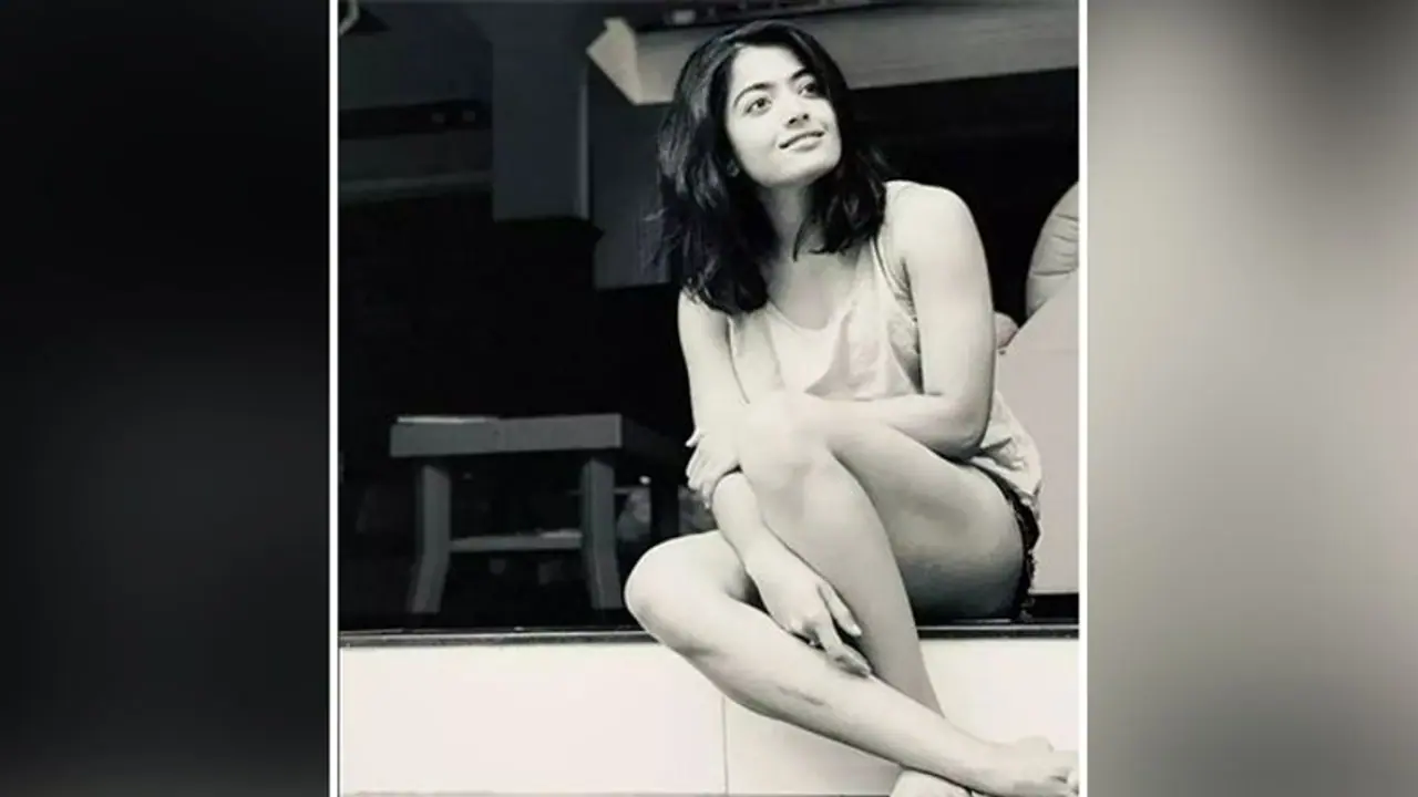 Rashmika Mandanna: ఒడిలో కూర్చోబెట్టుకొని నుదుటిపై ముద్దులు ఇస్తూ... రష్మిక ఇంస్టాగ్రామ్ వీడియో వైరల్! Rashmika Mandanna: ఒడిలో కూర్చోబెట్టుకొని నుదుటిపై ముద్దులు ఇస్తూ... రష్మిక ఇంస్టాగ్రామ్ వీడియో వైరల్!