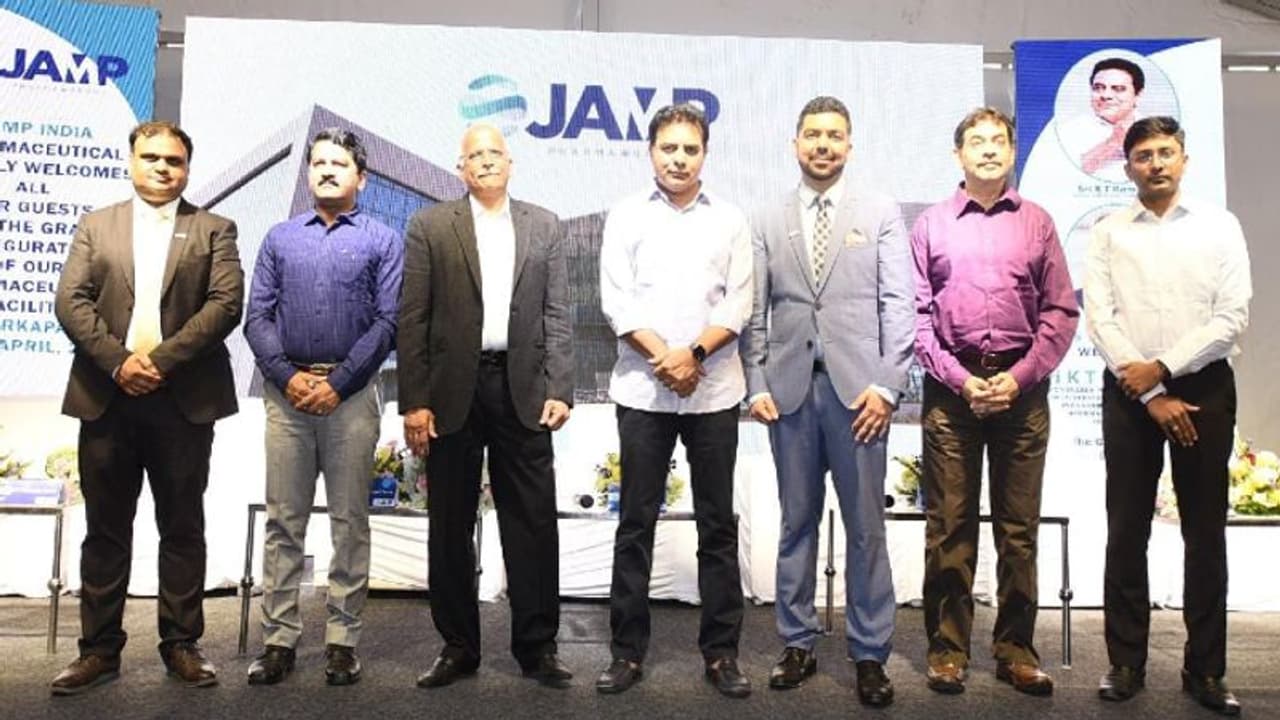 గుజరాత్ పారిశ్రామికవేత్తలు అహ్మదాబాద్ కంటే హైదరాబాద్నే ఇష్టపడుతున్నారు: మంత్రి కేటీఆర్ గుజరాత్ పారిశ్రామికవేత్తలు అహ్మదాబాద్ కంటే హైదరాబాద్నే ఇష్టపడుతున్నారు: మంత్రి కేటీఆర్