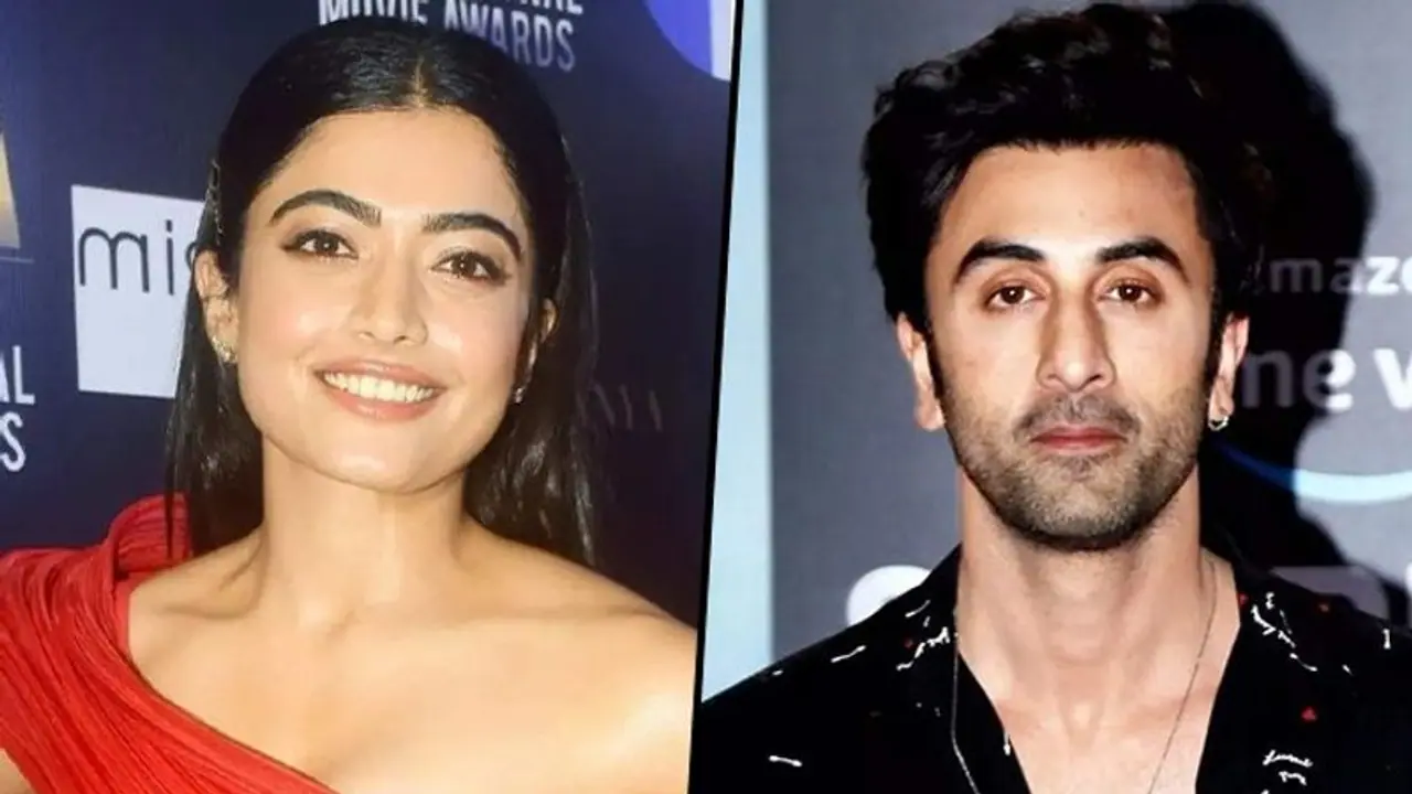 এ কী কান্ড! নতুন বউ আলিয়ার সঙ্গে রোম্যান্স ছেড়ে রশ্মিকার সঙ্গে ঘনিষ্ঠতায় মজে রণবীর কাপুর এ কী কান্ড! নতুন বউ আলিয়ার সঙ্গে রোম্যান্স ছেড়ে রশ্মিকার সঙ্গে ঘনিষ্ঠতায় মজে রণবীর কাপুর