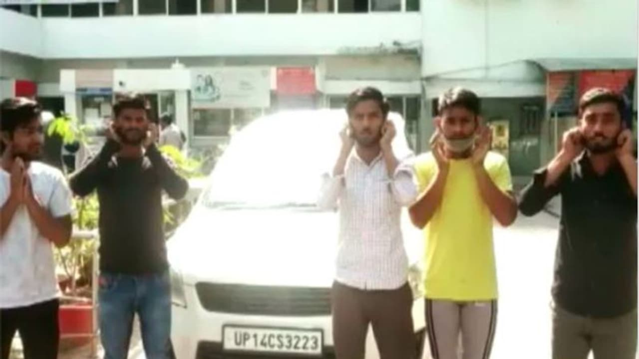 Maruti Suzuki Ertiga की छत पर धमाकेदार डांस, एक ट्वीट ने डाला रंग में भंग, देखें फिर क्या हुआ Maruti Suzuki Ertiga की छत पर धमाकेदार डांस, एक ट्वीट ने डाला रंग में भंग, देखें फिर क्या हुआ