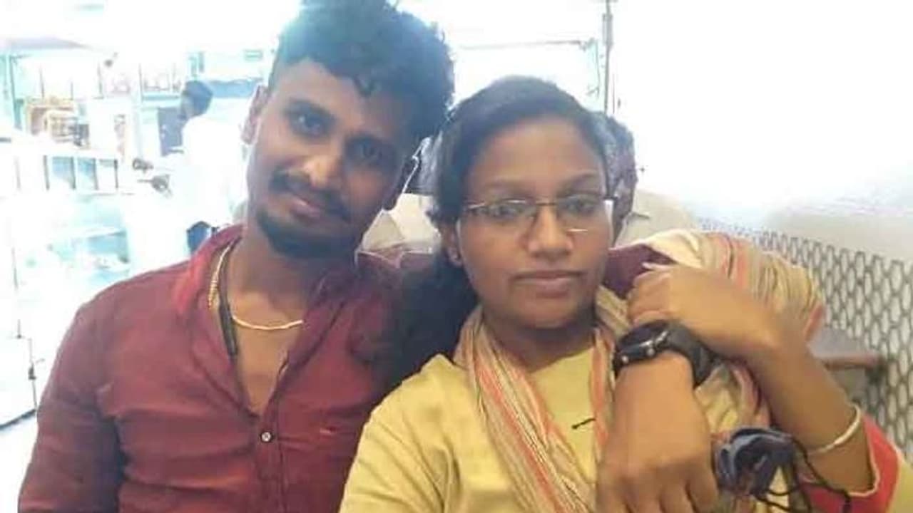 டெஸ்ட் ரெய்டு.. புல்லட் உடன் எஸ்கேப் ஆன காதல் ஜோடி.. சிக்கியது எப்படி தெரியுமா? டெஸ்ட் ரெய்டு.. புல்லட் உடன் எஸ்கேப் ஆன காதல் ஜோடி.. சிக்கியது எப்படி தெரியுமா?