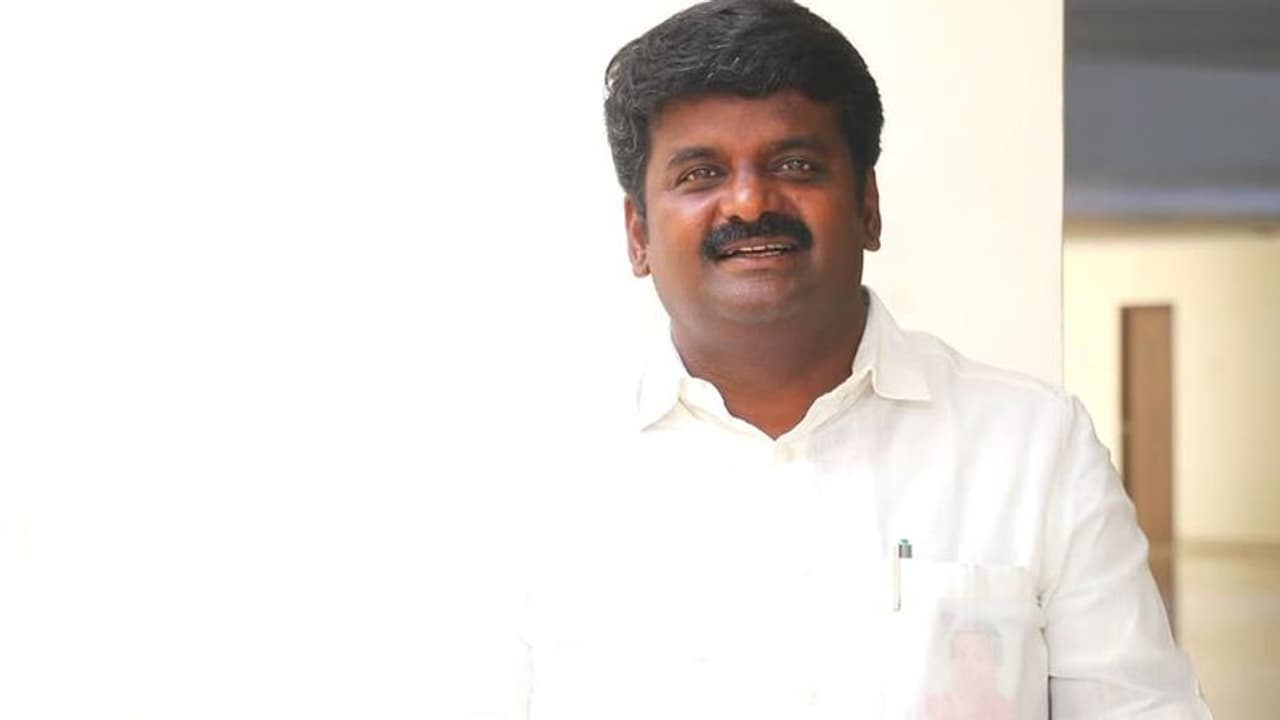 ADMK : முன்னாள் அமைச்சர் விஜயபாஸ்கர் மீது போலீஸ் வழக்குப்பதிவு.. அதிமுகவினர் அதிர்ச்சி.!! ADMK : முன்னாள் அமைச்சர் விஜயபாஸ்கர் மீது போலீஸ் வழக்குப்பதிவு.. அதிமுகவினர் அதிர்ச்சி.!!