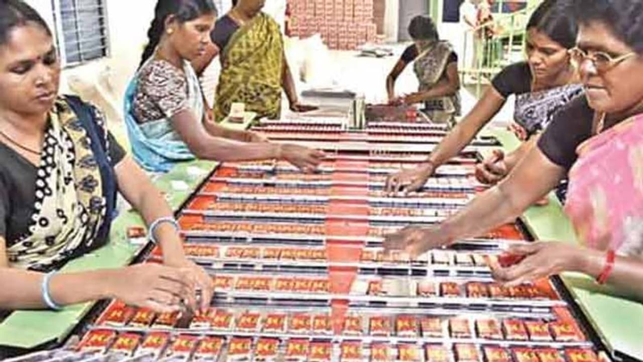 திடீர் பரபரப்பு.. தமிழகம் முழுவதும் தீப்பெட்டி உற்பத்தி நிறுத்தம்.. மூடப்பட்ட ஆலைகள்..