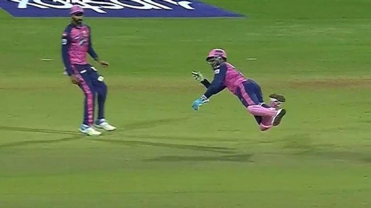 IPL 2022 : 'കോലി മനസില് കണ്ടത് സഞ്ജു മാനത്ത് കണ്ടു'; മിന്നല് വേഗത്തില് ഒരു റണ്ണൗട്ട് വീഡിയോ കാണാം IPL 2022 : 'കോലി മനസില് കണ്ടത് സഞ്ജു മാനത്ത് കണ്ടു'; മിന്നല് വേഗത്തില് ഒരു റണ്ണൗട്ട് വീഡിയോ കാണാം