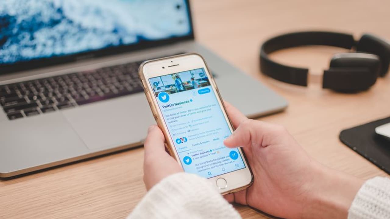 Twitter edit button: ట్విటర్లో ఇకపై ఎడిట్ బటన్.. ముందుగా వారికే..! Twitter edit button: ట్విటర్లో ఇకపై ఎడిట్ బటన్.. ముందుగా వారికే..!