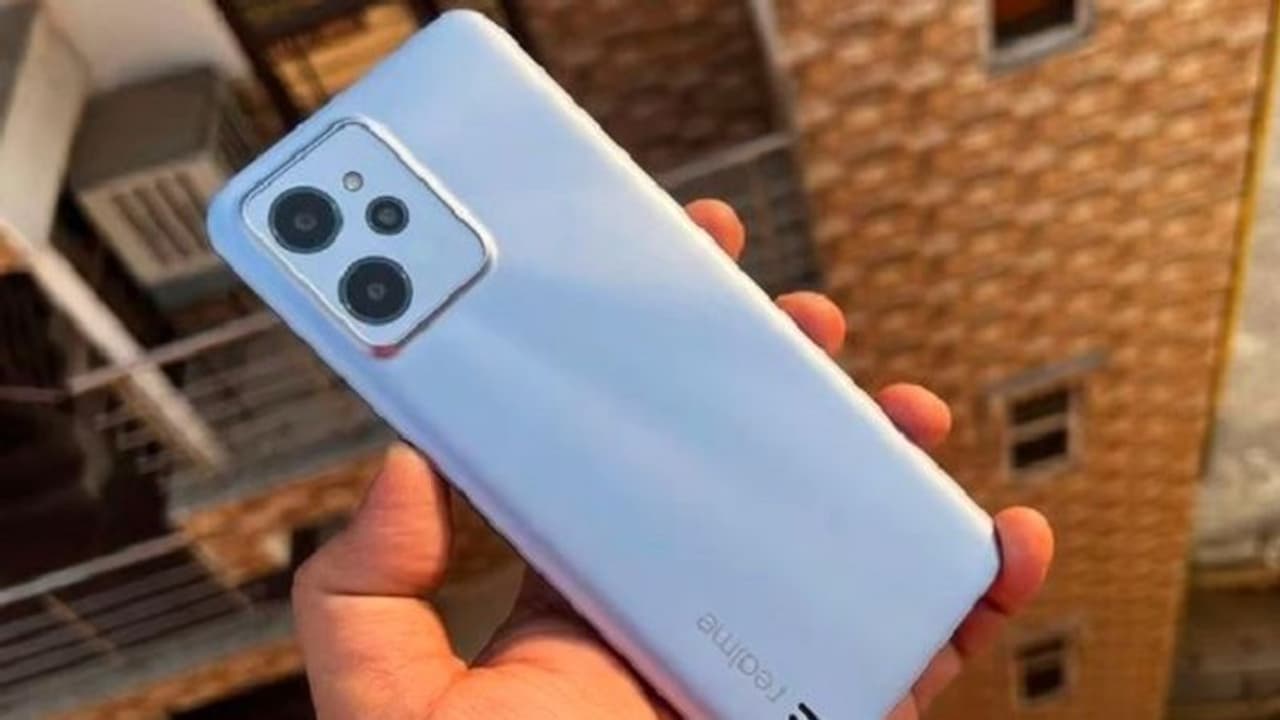 Mobile Reviews: మూడు కెమెరాలతో రియల్మీ చౌకైన స్మార్ట్ ఫోన్.. ఫ్లిప్ కార్ట్ ద్వారా నేడే ఫస్ట్ సెల్.. Mobile Reviews: మూడు కెమెరాలతో రియల్మీ చౌకైన స్మార్ట్ ఫోన్.. ఫ్లిప్ కార్ట్ ద్వారా నేడే ఫస్ట్ సెల్..