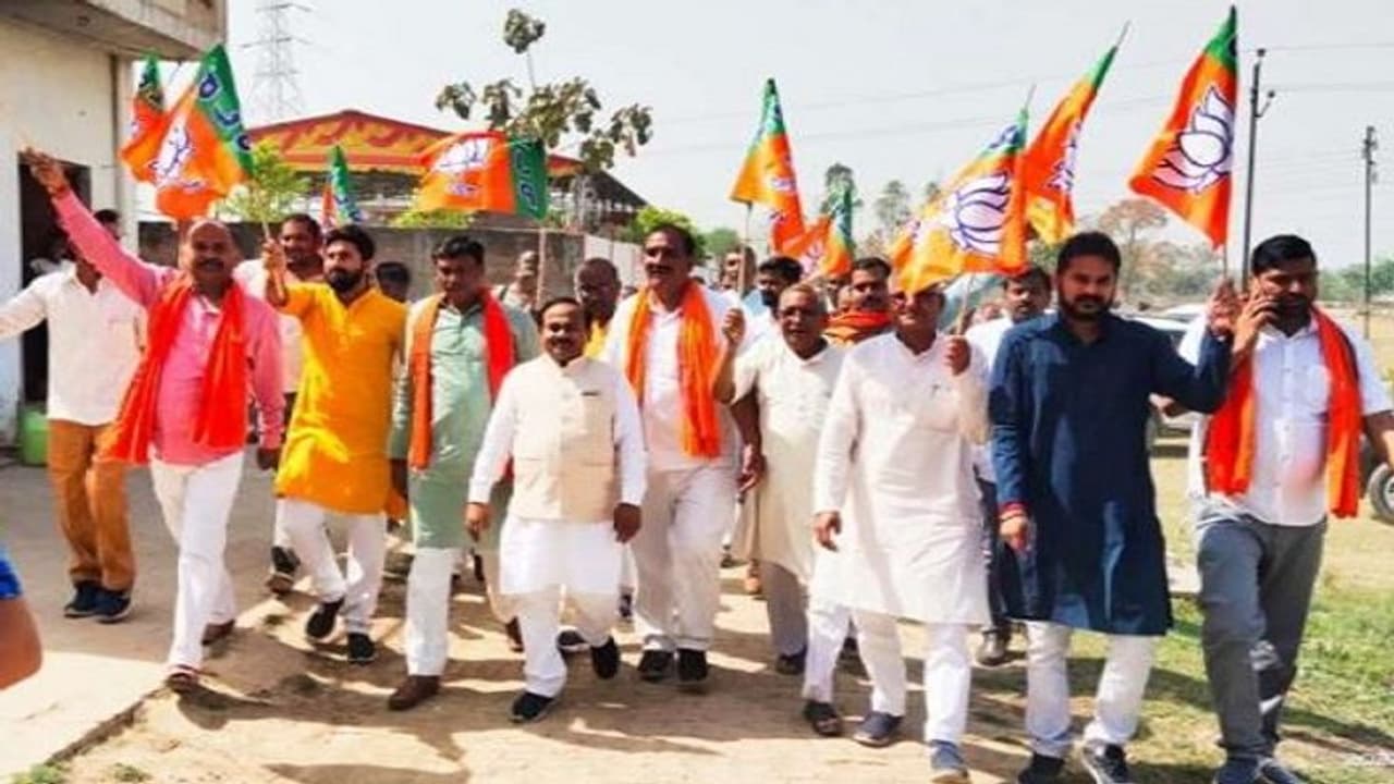 भाजपा स्थापना दिवस के अवसर पर कार्यकर्ताओं ने निकाली रैली, प्रयागराज के सभी छोटे छोटे केंद्रों पर हो रहे आयोजन भाजपा स्थापना दिवस के अवसर पर कार्यकर्ताओं ने निकाली रैली, प्रयागराज के सभी छोटे छोटे केंद्रों पर हो रहे आयोजन