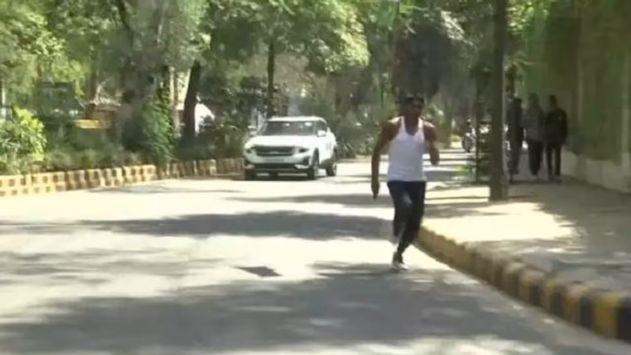 50 മണിക്കൂർ കൊണ്ട് 350 കിലോമീറ്റർ ഓടിത്തീർത്ത് യുവാവ്, കാരണം ഇത് 50 മണിക്കൂർ കൊണ്ട് 350 കിലോമീറ്റർ ഓടിത്തീർത്ത് യുവാവ്, കാരണം ഇത്