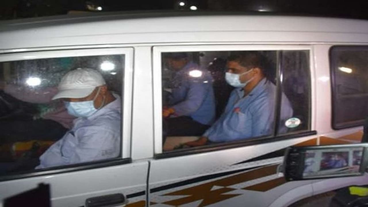 गोरखनाथ मंदिर हमले के आरोपी मुर्तजा के कमरे से मिली तीन एयरगन, जांच में जुटी एटीएस की टीम गोरखनाथ मंदिर हमले के आरोपी मुर्तजा के कमरे से मिली तीन एयरगन, जांच में जुटी एटीएस की टीम