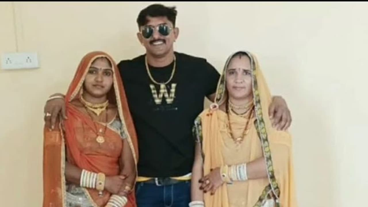 देवा गुर्जर का दो पत्नी के साथ था गजब का बाउंडेशन, मंदिर जाना हो या फिर टूर पर, हर जगह दोनों होती थी साथ देवा गुर्जर का दो पत्नी के साथ था गजब का बाउंडेशन, मंदिर जाना हो या फिर टूर पर, हर जगह दोनों होती थी साथ