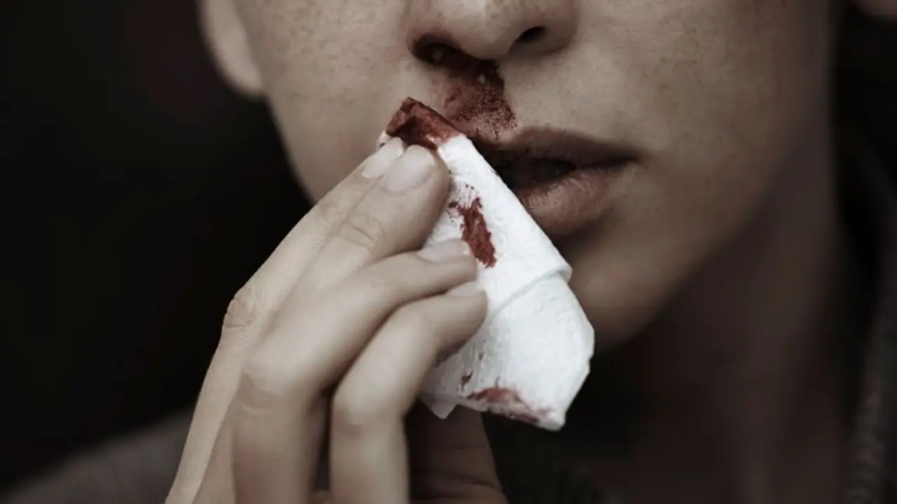 వీడి దుంపతెగ.. భార్యముక్కు కోసి.. జేబులో వేసుకుని పరార్.. ఎందుకంటే.. వీడి దుంపతెగ.. భార్యముక్కు కోసి.. జేబులో వేసుకుని పరార్.. ఎందుకంటే..