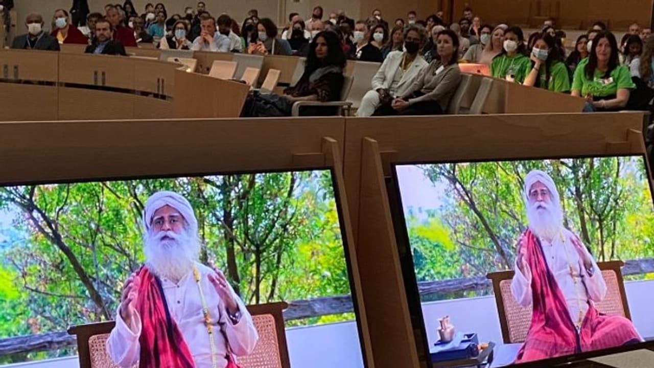 অনাগত শিশুর খাবার আমরা খাচ্ছি, 'মাটি বাঁচাও' আন্দোলন নিয়ে রাষ্ট্রসংঘে বললেন সদগুরু অনাগত শিশুর খাবার আমরা খাচ্ছি, 'মাটি বাঁচাও' আন্দোলন নিয়ে রাষ্ট্রসংঘে বললেন সদগুরু