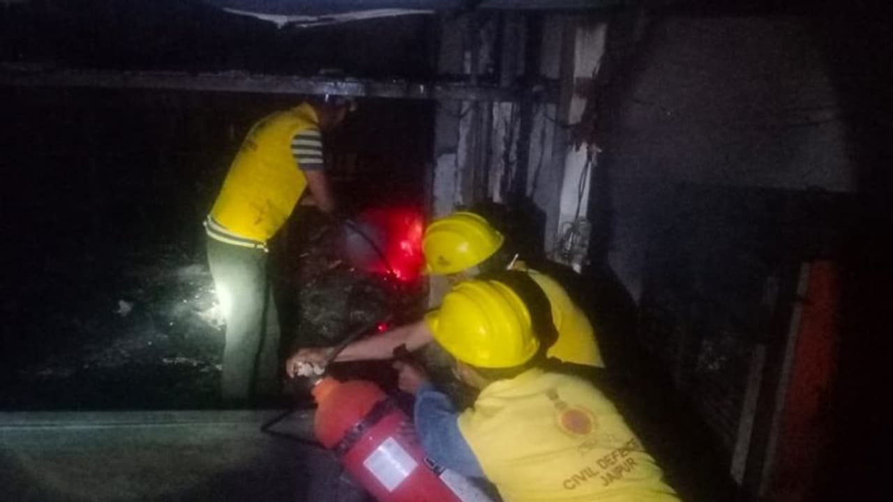 जयपुर के होटल में लगी आग, कई लोग झुलसे, तीन घंटे चला बचाव अभियान