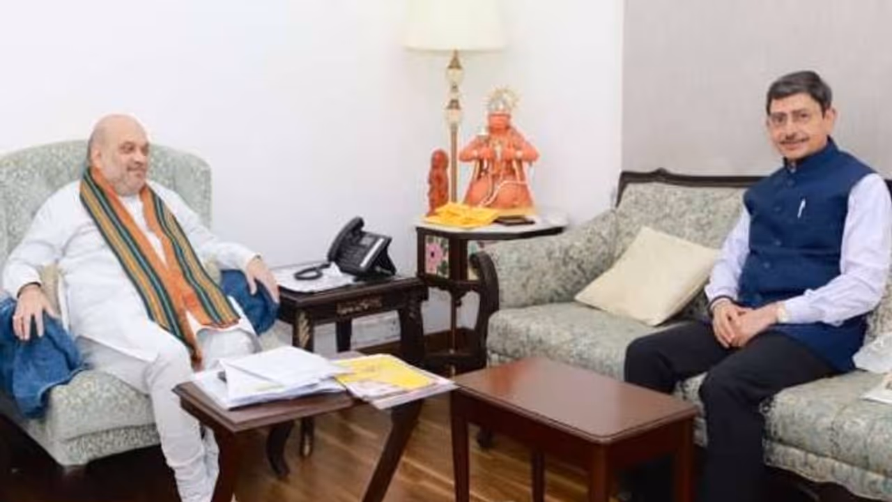 Governor Ravi : ஆளுநர் ரவி திடீர் டெல்லி பயணம்.. அமித்ஷாவை சந்திக்க திட்டமா? காரணம் என்ன.?