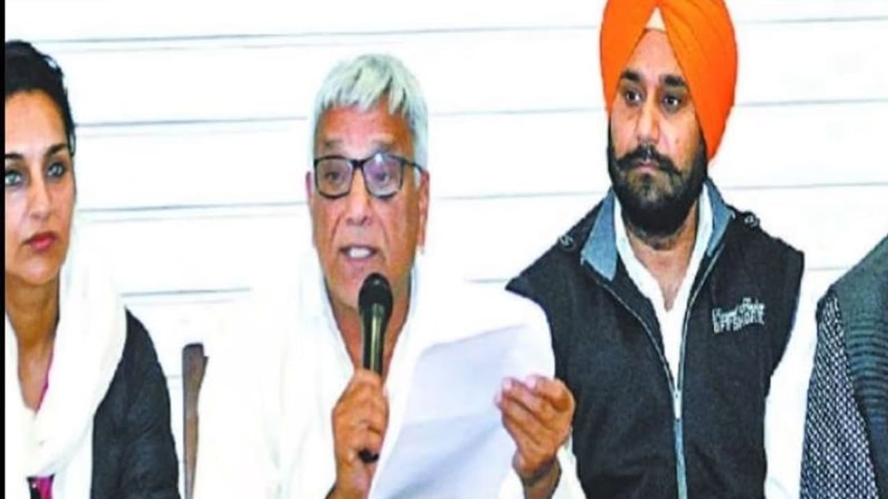 क्या बदलने लगी है हरियाणा की सियासी हवा, अशोक तंवर के बाद कांग्रेस का बड़ा चेहरा रहे निर्मल सिंह 'आप' के होंगे क्या बदलने लगी है हरियाणा की सियासी हवा, अशोक तंवर के बाद कांग्रेस का बड़ा चेहरा रहे निर्मल सिंह 'आप' के होंगे