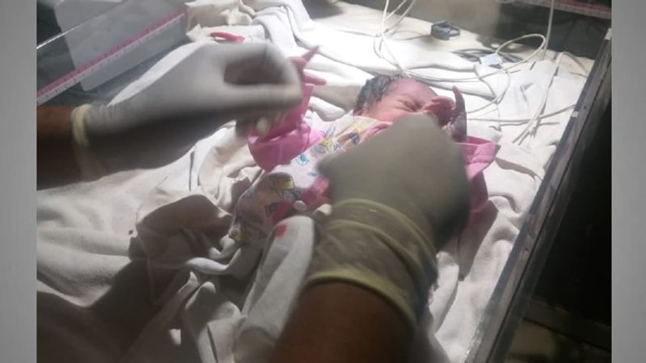 राजस्थान में एक दिन की बेटी को मारने मां ने की ऐसी क्रूरता: रोंगटे खड़े हो गए, फिर हुआ जगत मां का चमत्कार! राजस्थान में एक दिन की बेटी को मारने मां ने की ऐसी क्रूरता: रोंगटे खड़े हो गए, फिर हुआ जगत मां का चमत्कार!