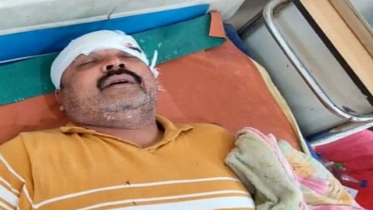 बीजेपी की तारीफ करना कामरान को पड़ गया भारी, जमकर हुई पिटाई के बाद दर्ज हुआ मुकदमा बीजेपी की तारीफ करना कामरान को पड़ गया भारी, जमकर हुई पिटाई के बाद दर्ज हुआ मुकदमा