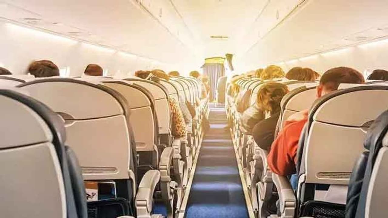 விமானத்தில் பயணித்த பெண் முன் 4 முறை சுய இன்பம் செய்த இளைஞர்.. இறுதியில் என்ன நடந்தது தெரியுமா? விமானத்தில் பயணித்த பெண் முன் 4 முறை சுய இன்பம் செய்த இளைஞர்.. இறுதியில் என்ன நடந்தது தெரியுமா?