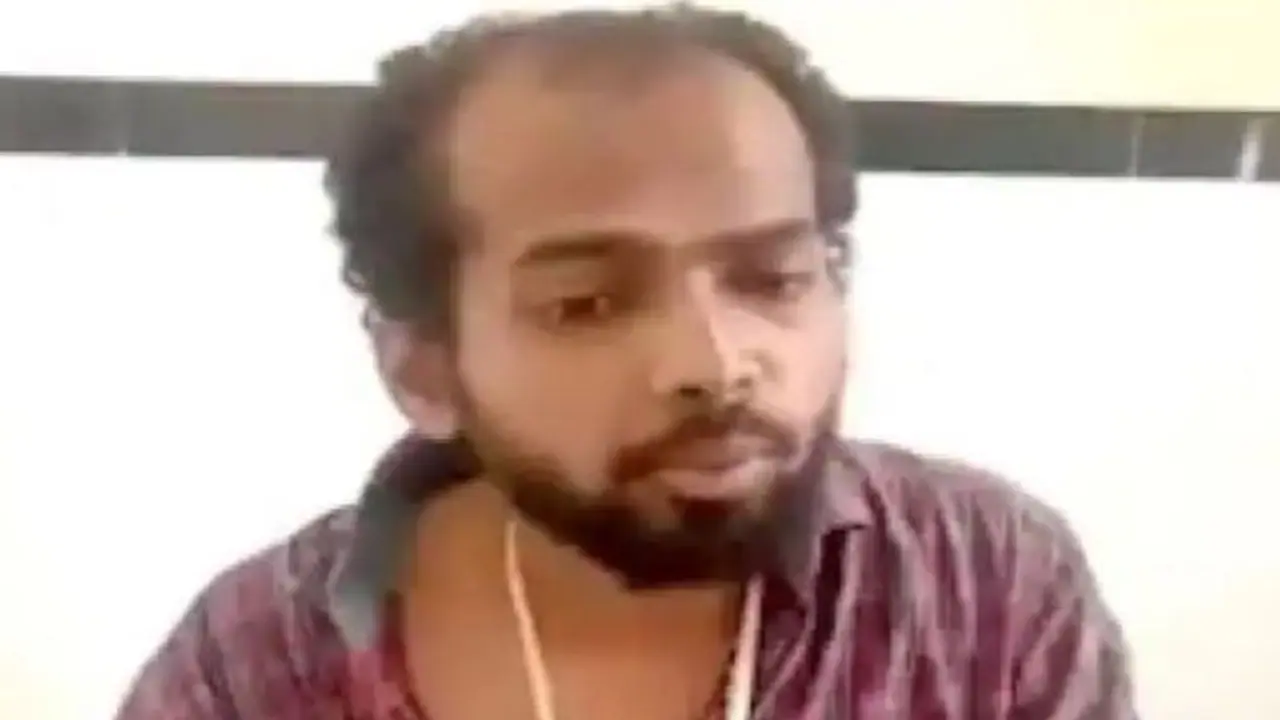 ಗೋರಖ್‌ಪುರ ದಾಳಿಕೋರನಿಂದ ಪೊಲೀಸರ ಮೇಲೇ ದಾಳಿ: ಗುದ್ದಿ, ಉಗುರಿನಿಂದ ಪರಚಿದ ಅಬ್ಬಾಸಿ