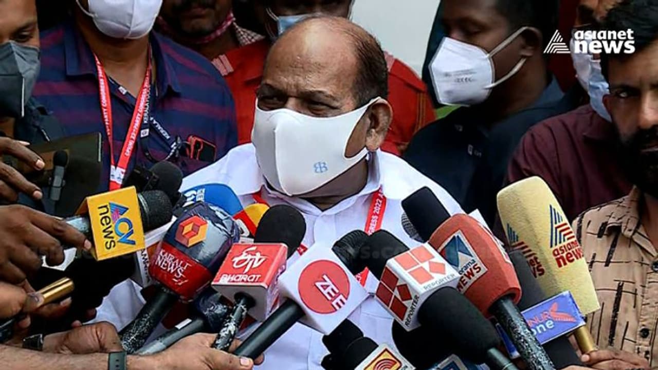 വന്നവരെ വഴിയാധാരമാക്കിയിട്ടില്ല, കെ വി തോമസിന് മുന്നിൽ വാതിൽ തുറക്കുമെന്ന സൂചന നൽകി കോടിയേരി ബാലകൃഷ്ണൻ