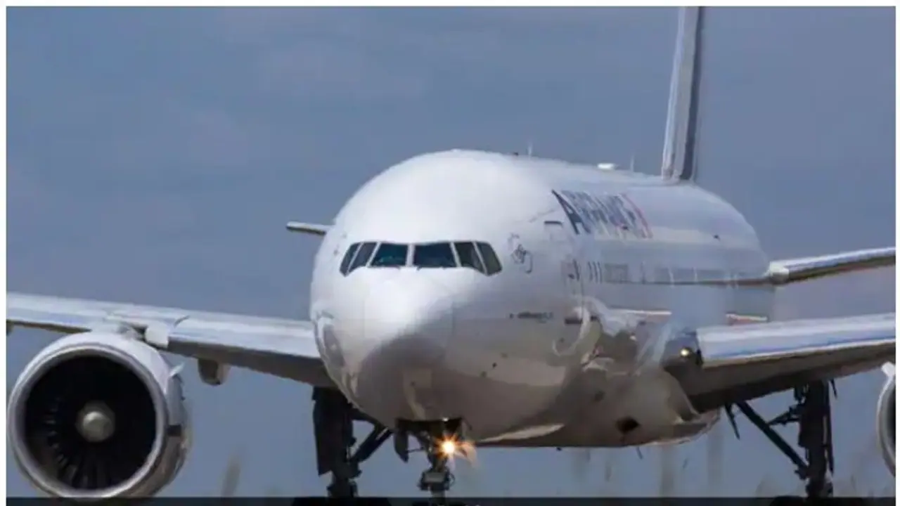 Passenger dies on Air France flight from Paris to Boston after doctor on board tries to save them Passenger dies on Air France flight from Paris to Boston after doctor on board tries to save them