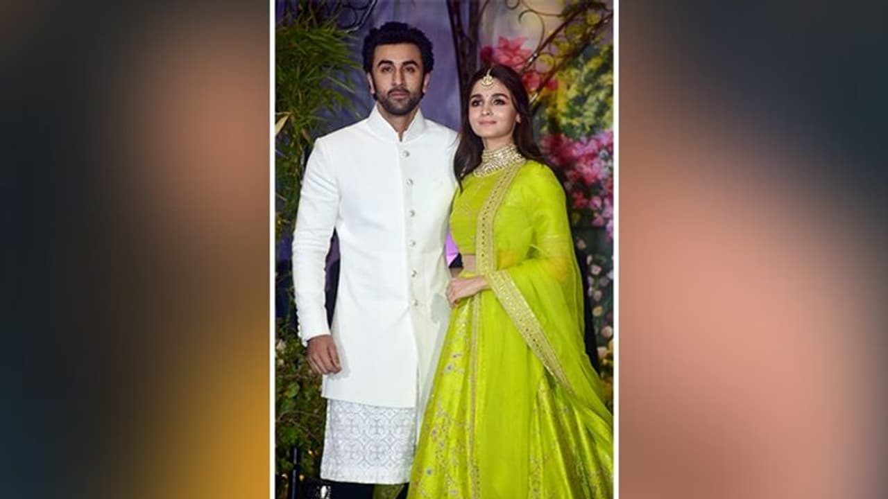 ভিকি ক্যাটরিনার দেখানো পথেই হাঁটলো রণবীর আলিয়া? মেকআপ আর্টিস্ট থেকে স্টাইলিস্ট চুক্তিপত্রে সাক্ষর বাধ্যতামূলক ভিকি ক্যাটরিনার দেখানো পথেই হাঁটলো রণবীর আলিয়া? মেকআপ আর্টিস্ট থেকে স্টাইলিস্ট চুক্তিপত্রে সাক্ষর বাধ্যতামূলক