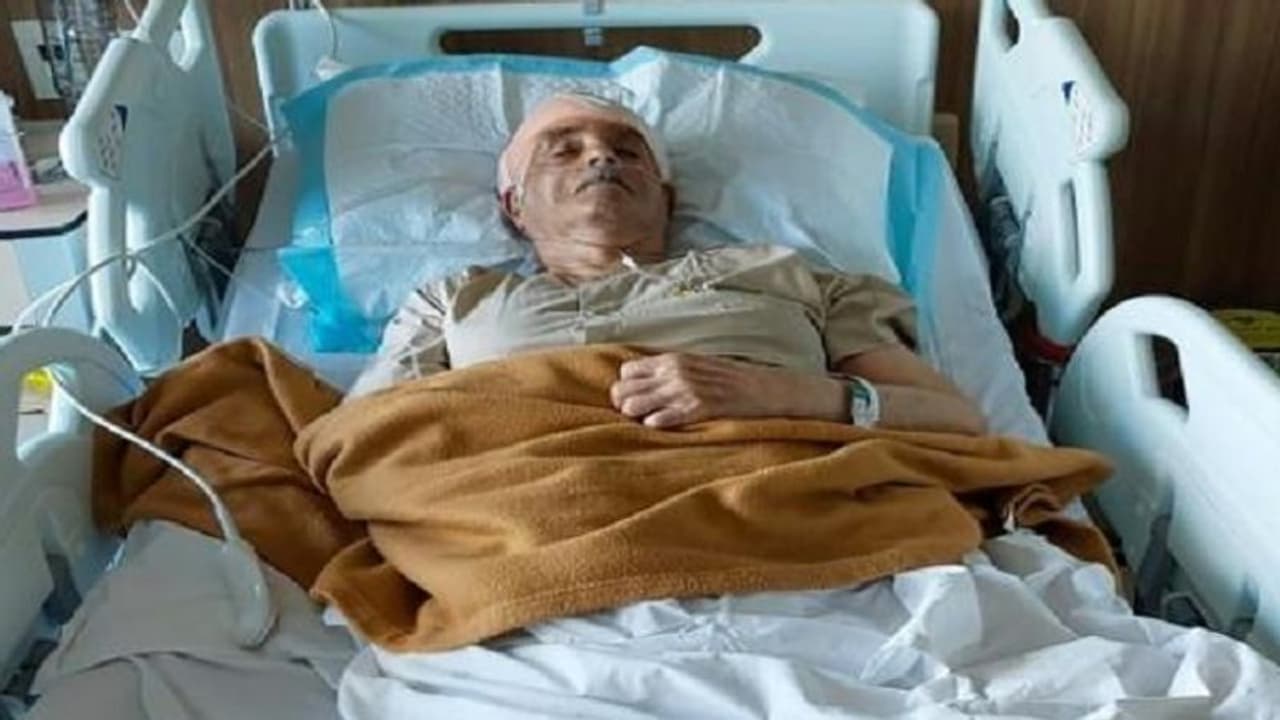 बाउंसर से फट गया था भारतीय बल्लेबाज नारी कॉन्ट्रैक्टर का सिर, 60 साल बाद डॉक्टर ने निकाला मेटल प्लेट बाउंसर से फट गया था भारतीय बल्लेबाज नारी कॉन्ट्रैक्टर का सिर, 60 साल बाद डॉक्टर ने निकाला मेटल प्लेट