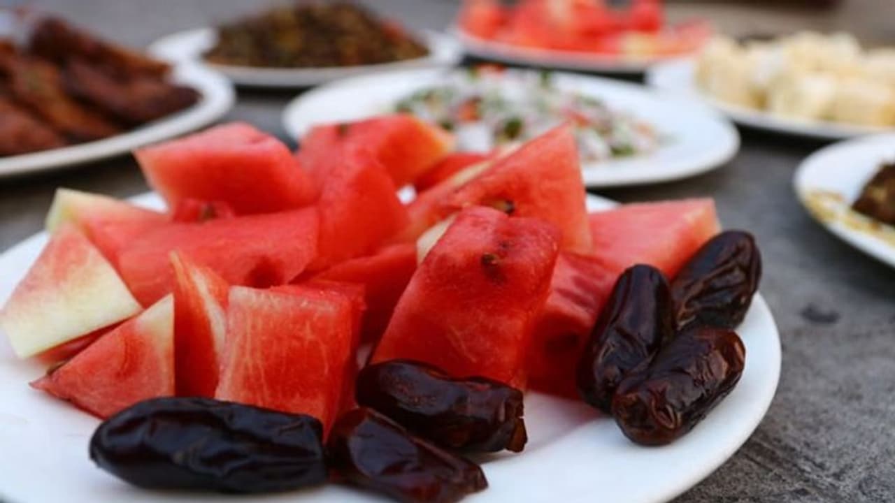 ഇഫ്താർ വിരുന്നിൽ ഭക്ഷ്യവിഷബാധ; നിരവധിപേർ ആശുപത്രിയിൽ, ചിലരുടെ നില ​ഗുരുതരം