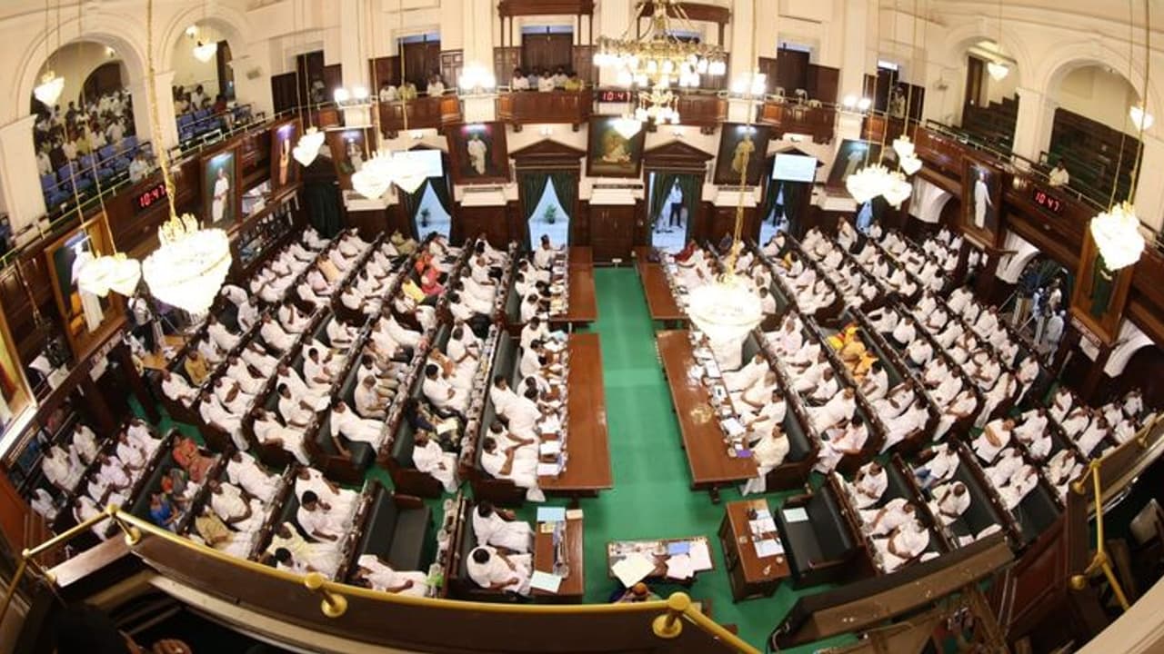 ராமர் என்பது கற்பனை பாத்திரமா..? அதிமுக காங்கிரஸ் சட்டப்பேரவையில் கடும் வாக்குவாதம்