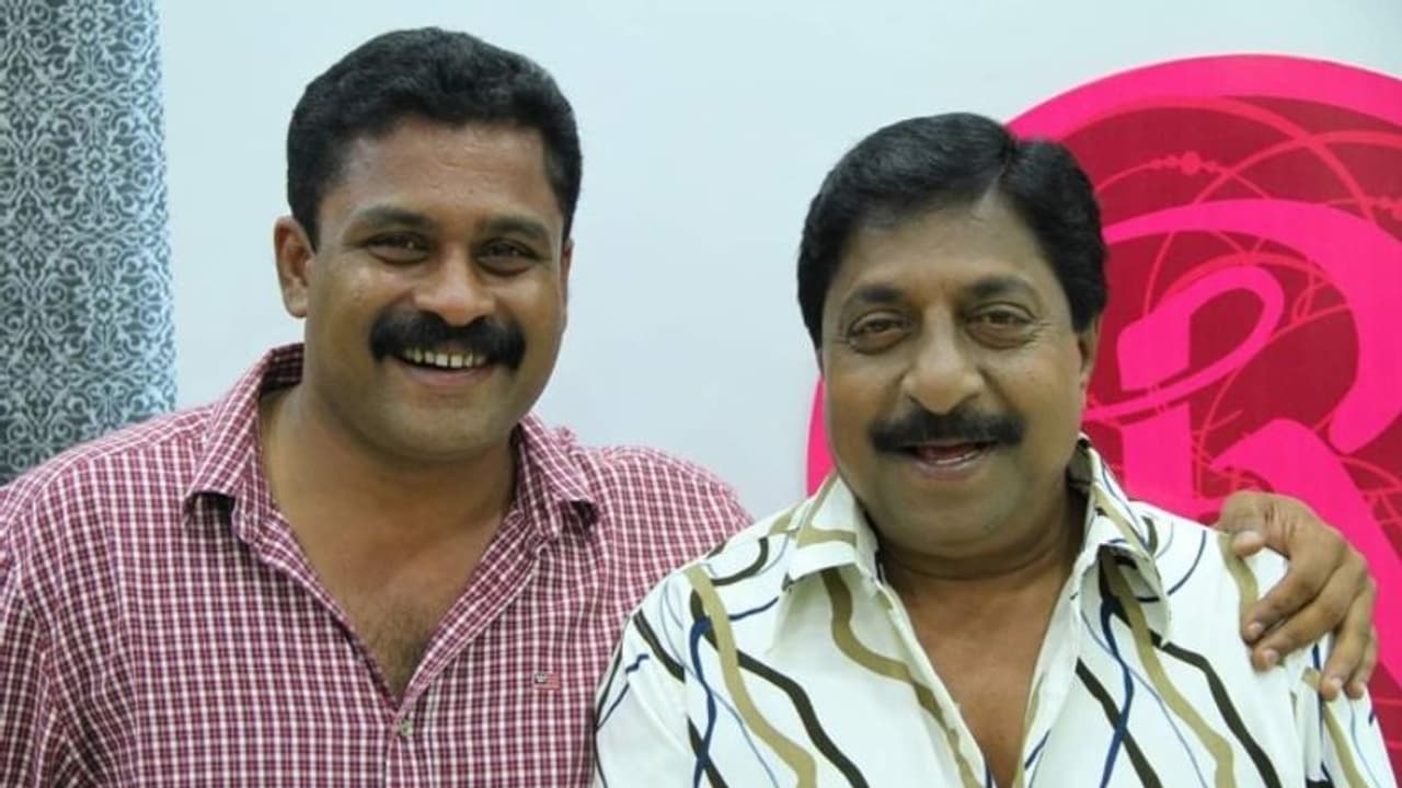 'ആദരാഞ്ജലി പോസ്റ്റുകളെക്കുറിച്ച് പറഞ്ഞപ്പോള് ശ്രീനിയേട്ടന് ചിരിച്ചു'; നിര്മ്മാതാവ് പറയുന്നു 'ആദരാഞ്ജലി പോസ്റ്റുകളെക്കുറിച്ച് പറഞ്ഞപ്പോള് ശ്രീനിയേട്ടന് ചിരിച്ചു'; നിര്മ്മാതാവ് പറയുന്നു