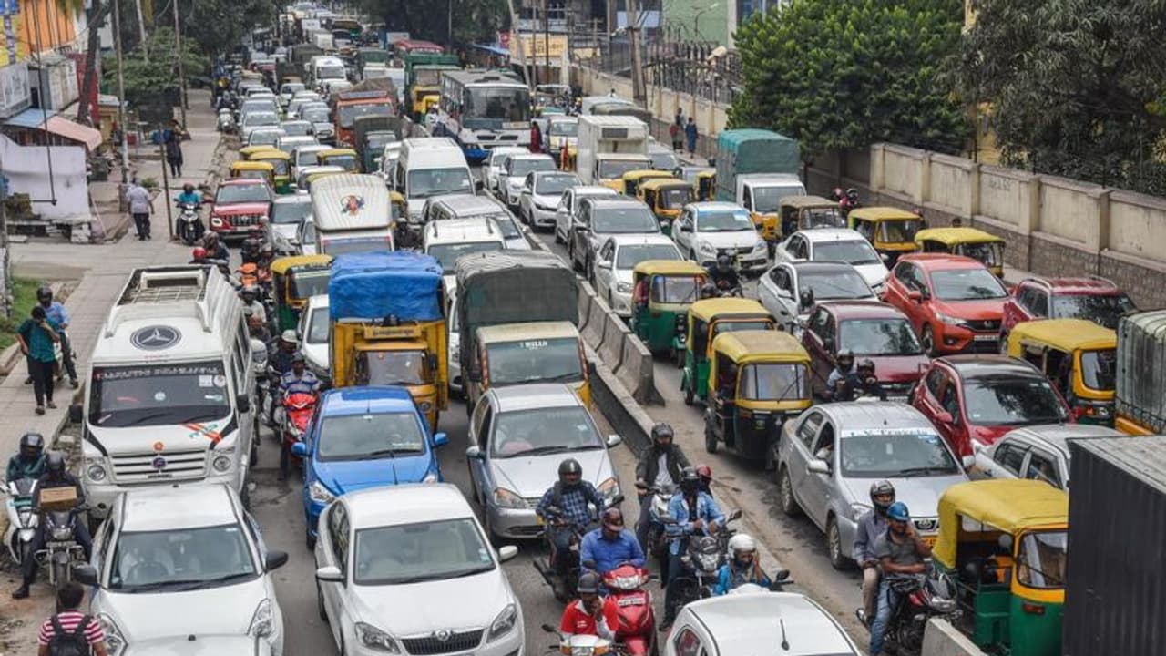 Vehicle Re Registration ಹಳೇ ವಾಹನ ಮಾಲೀಕರಿಗೆ ಗುಡ್ ನ್ಯೂಸ್ ನೀಡಿದ ಹೈಕೋರ್ಟ್!