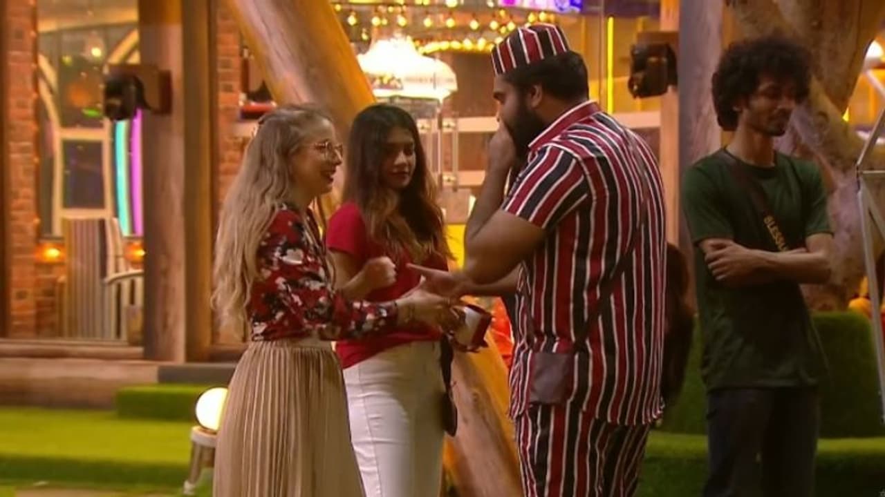 Bigg Boss Episode 12 Highlights : ജയില് ശിക്ഷയില് നിന്ന് രക്ഷപെട്ട് ജാസ്മിന്; രണ്ടുപേര് ജയിലിലേക്ക് Bigg Boss Episode 12 Highlights : ജയില് ശിക്ഷയില് നിന്ന് രക്ഷപെട്ട് ജാസ്മിന്; രണ്ടുപേര് ജയിലിലേക്ക്