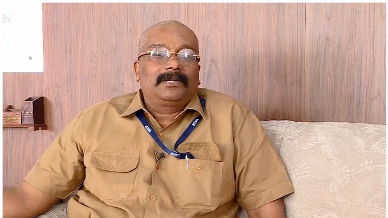 KSEB : 'അച്ചടക്കത്തിൽ വിട്ടുവീഴ്ചയില്ല, സംഘടനകൾ സാമാന്യ മര്യാദ പുലർത്തണം'; ആരോപണങ്ങൾ തളളി കെഎസ്ഇബി ചെയർമാൻ KSEB : 'അച്ചടക്കത്തിൽ വിട്ടുവീഴ്ചയില്ല, സംഘടനകൾ സാമാന്യ മര്യാദ പുലർത്തണം'; ആരോപണങ്ങൾ തളളി കെഎസ്ഇബി ചെയർമാൻ