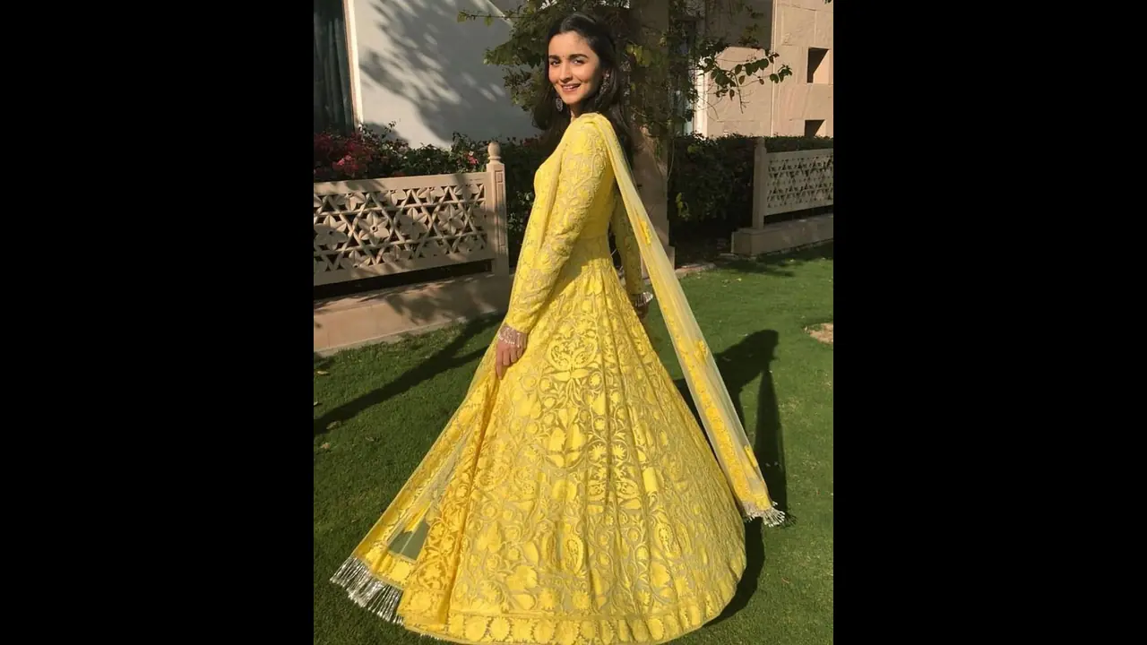 বিয়ের আগে ঘরবন্দী আলিয়া! কিন্তু কেন? জানতে চোখ রাখুন এই প্রতিবেদনে বিয়ের আগে ঘরবন্দী আলিয়া! কিন্তু কেন? জানতে চোখ রাখুন এই প্রতিবেদনে