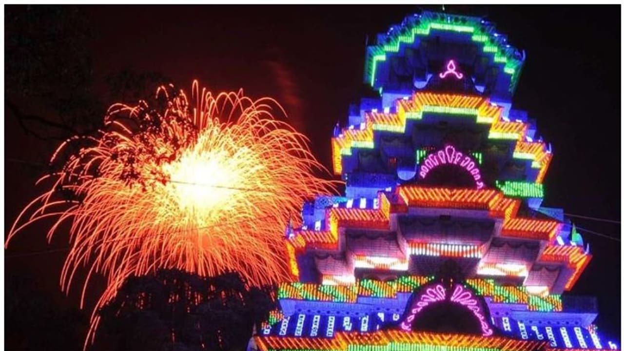 Thrissur Pooram : തൃശൂർ പൂരം: സാമ്പിൾ വെടിക്കെട്ട് രാത്രി, നഗരത്തിൽ ഗതാഗത നിയന്ത്രണം Thrissur Pooram : തൃശൂർ പൂരം: സാമ്പിൾ വെടിക്കെട്ട് രാത്രി, നഗരത്തിൽ ഗതാഗത നിയന്ത്രണം