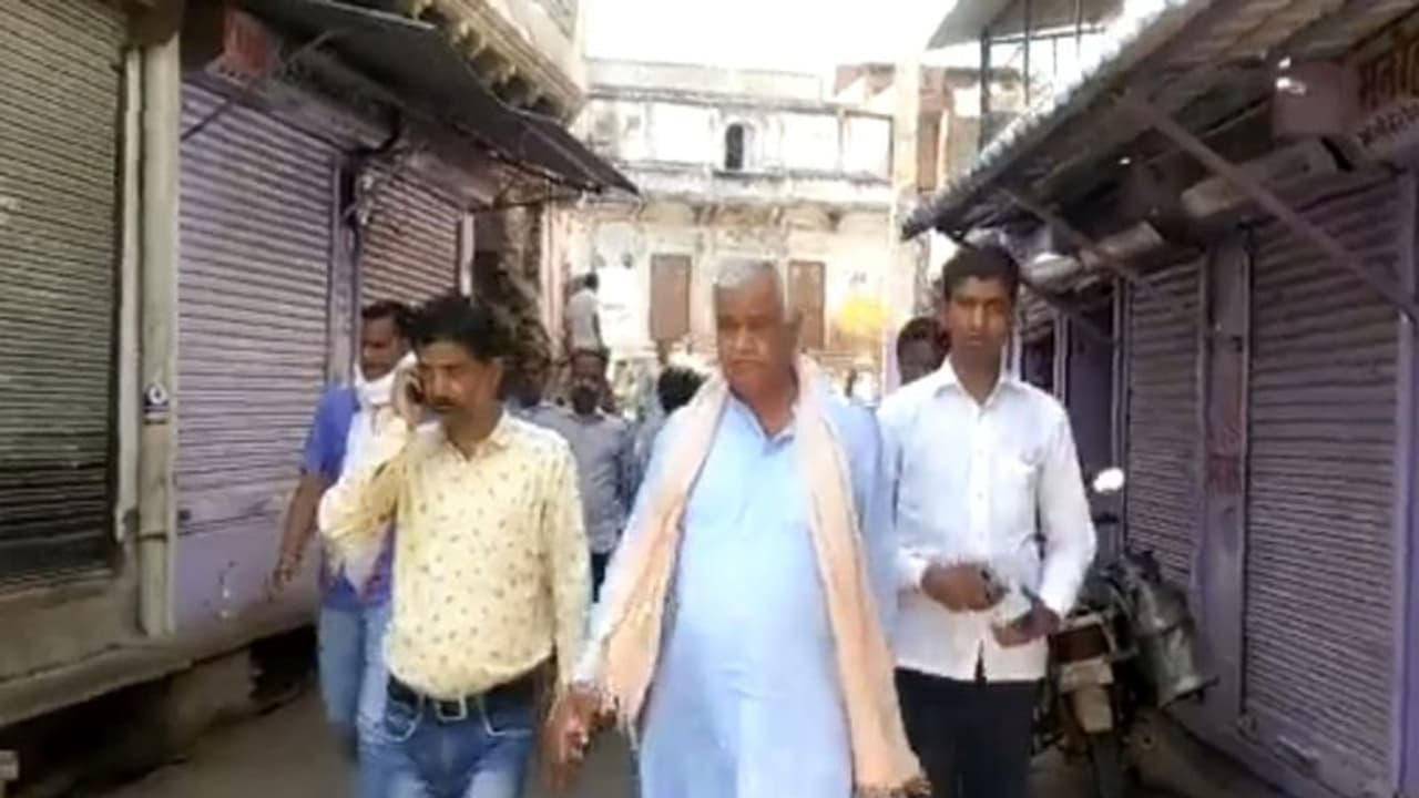 करौली हिंसा पर सियासत : बीजेपी सांसद ने विधायक पर लगाए गंभीर आरोप, कहा उनकी वजह से लोग पलायन को मजबूर करौली हिंसा पर सियासत : बीजेपी सांसद ने विधायक पर लगाए गंभीर आरोप, कहा उनकी वजह से लोग पलायन को मजबूर