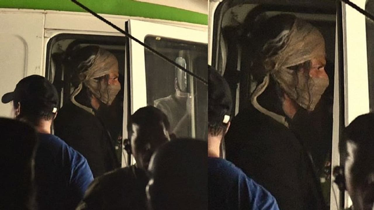 Shahrukh Khan Ki Nayi Movie: पठान के बाद शुरू की नई फिल्म की शूटिंग, लीक फोटो में 'बादशाह' को पहचानना मुश्किल Shahrukh Khan Ki Nayi Movie: पठान के बाद शुरू की नई फिल्म की शूटिंग, लीक फोटो में 'बादशाह' को पहचानना मुश्किल