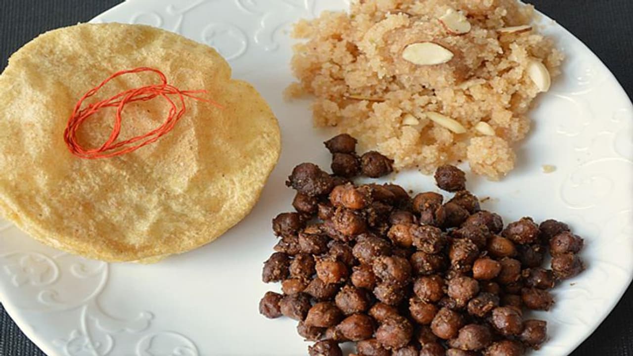 chaitra navratri 2022: कन्या भोज में क्यों बनाए जाते है काले चने, देखें इस बनाने का सही तरीका chaitra navratri 2022: कन्या भोज में क्यों बनाए जाते है काले चने, देखें इस बनाने का सही तरीका