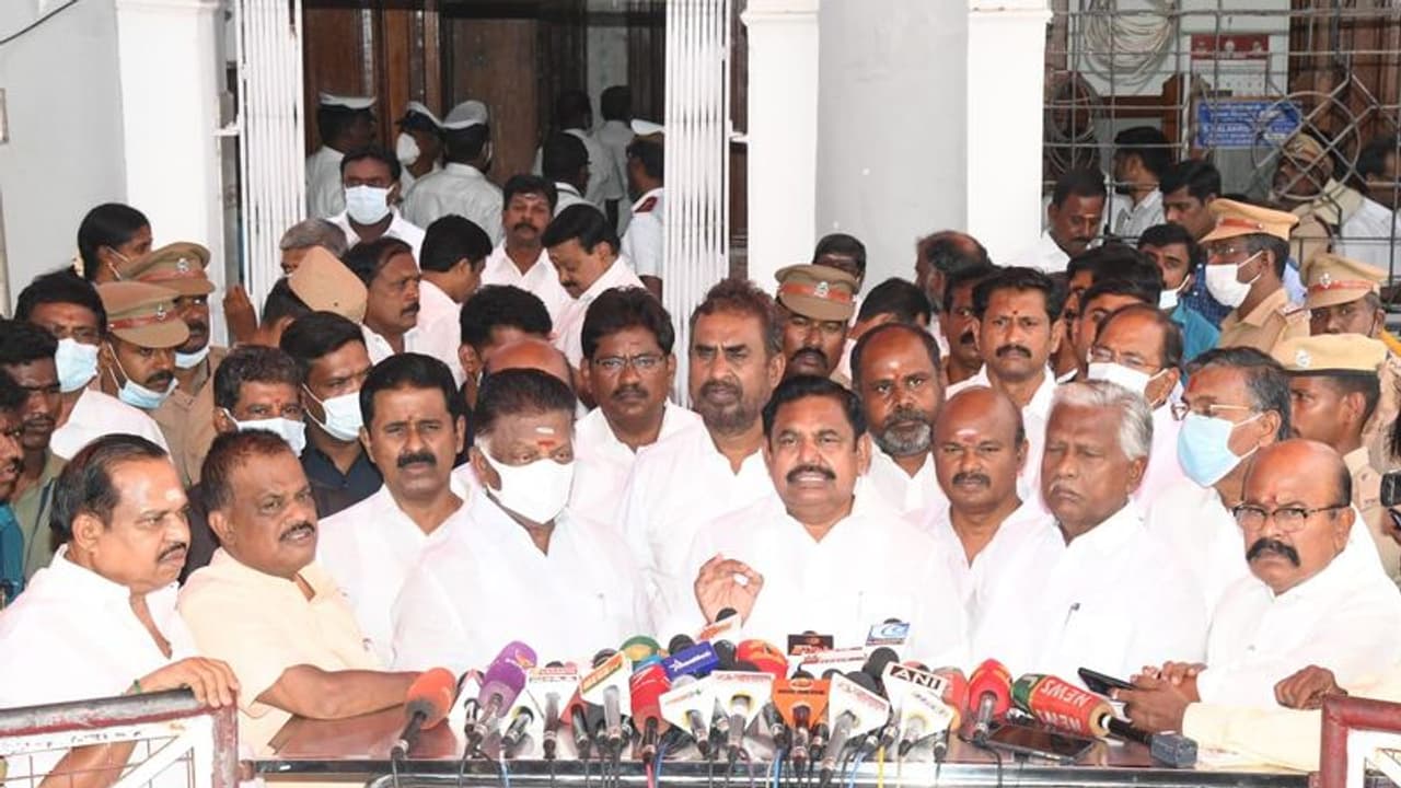 கூட இருப்பவர்களே முதுகில் குத்த போறாங்க..! எடப்பாடி பழனிசாமியை அலர்ட் செய்யும் திமுக எம்.பி