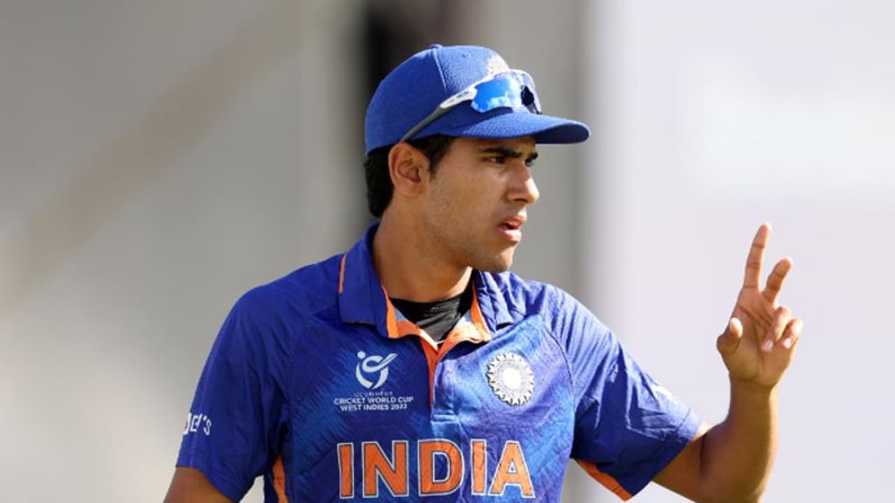 ഇന്ത്യന് ഇതിഹാസത്തിന്റെ ഓട്ടോഗ്രാഫ് വേണം; അണ്ടര് 19 ലോകകപ്പ് ഹീറോ ബാറ്റുമായി കാത്തിരിക്കുന്നു ഇന്ത്യന് ഇതിഹാസത്തിന്റെ ഓട്ടോഗ്രാഫ് വേണം; അണ്ടര് 19 ലോകകപ്പ് ഹീറോ ബാറ്റുമായി കാത്തിരിക്കുന്നു