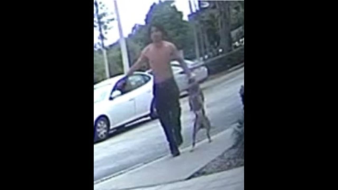 എടിഎമ്മില്‍നിന്ന് കാശുമായി ഇറങ്ങിയയാളെ പട്ടിയെ കൊണ്ട് കടിപ്പിച്ച് കവര്‍ച്ചാ ശ്രമം